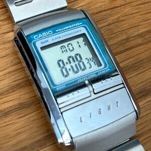 Casio Rare Vintage Collectors Futurist Illuminator Watch LA200 1605 Teal green